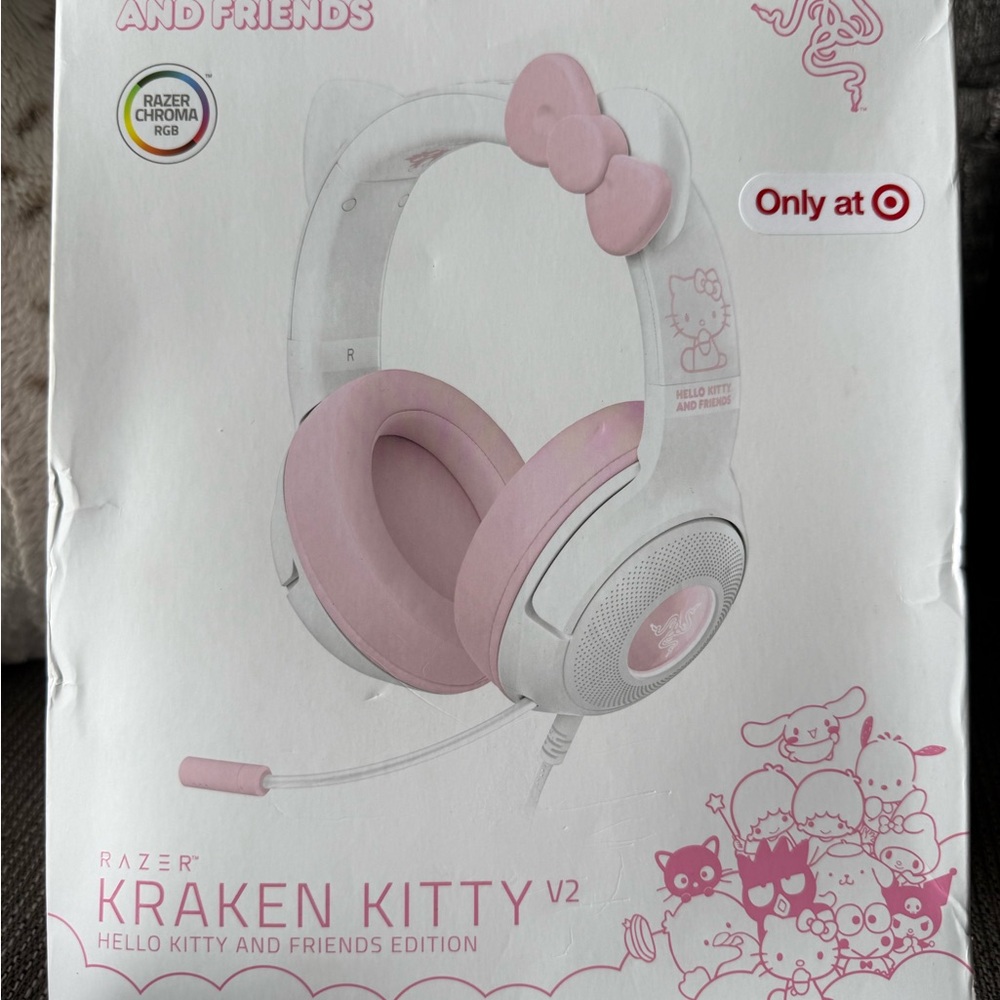 Razer Kraken Kitty V2 Headset in Pink and White - Hello Kitty Accents